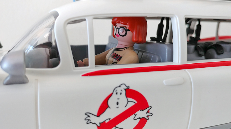 The Ecto-1 also comes with Janine in a Ghostbusters uniform, inspired by the second film.